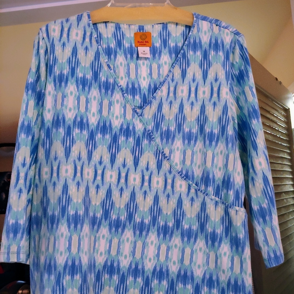 Shirt with 3/4 length sleeves